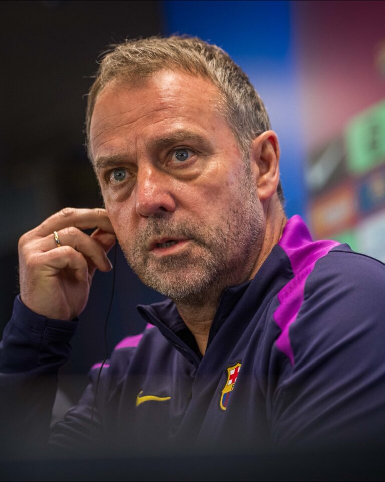 HANSI FLICK ZOSTAJE W FC BARCELONIE.