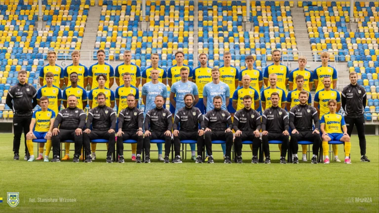 Przebudowa w Arce Gdynia – Jak zmienia się spadkowicz z Ekstraklasy?