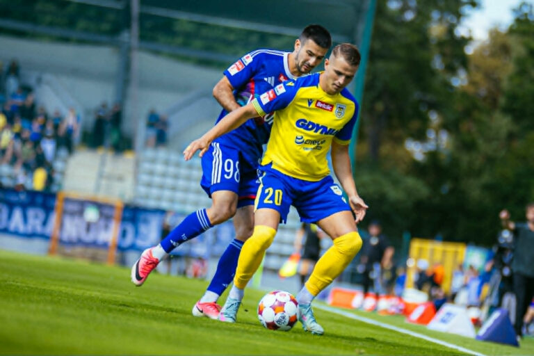 Miedź Legnica z drugą wygraną z rzędu. Antonik bohaterem meczu z Arką Gdynia (RELACJA)