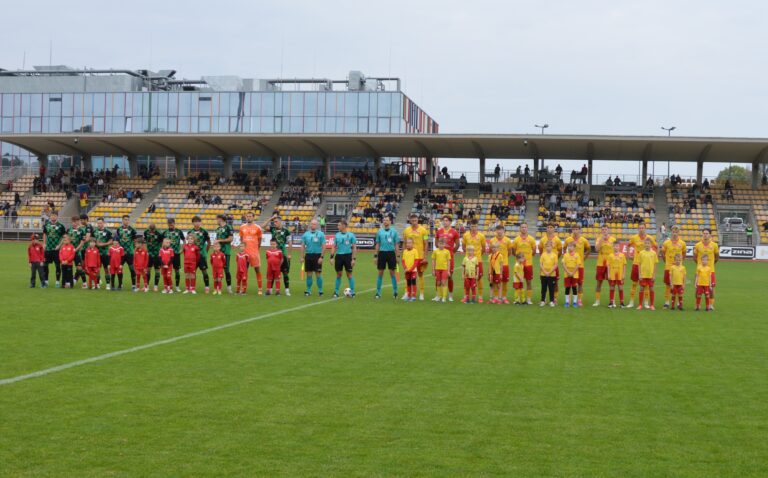Znicz Pruszków wygrywa u siebie 4:2 ze Stalą Stalową Wolą, tym samym utrzymuje pozycję lidera 2 ligi !