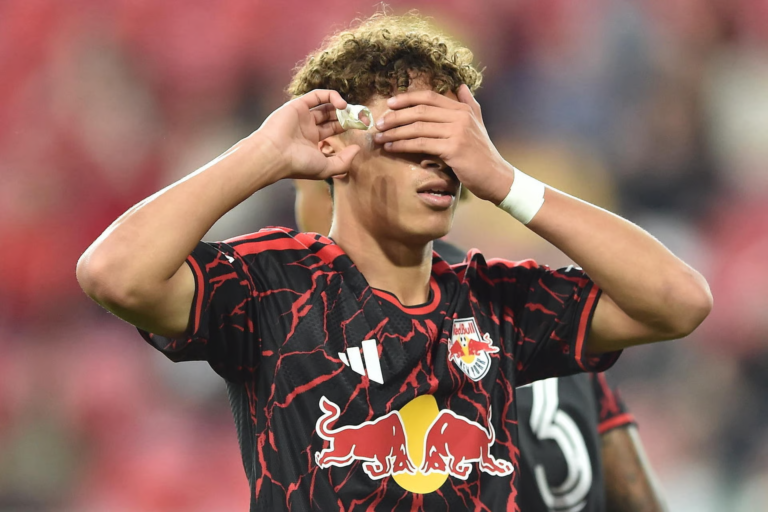 Julian Zakrzewski-Hall wybrał reprezentację? Cezary Kulesza nie ma złudzeń: ”Pewnie dałby jakiś sygnał”